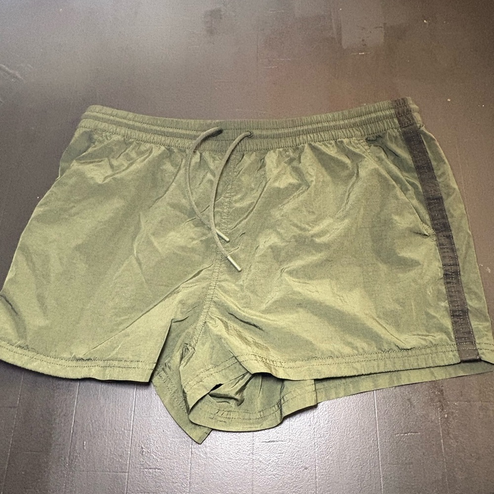 Athleta‎ Olive Expedition Shorts - Picture 7 of 8